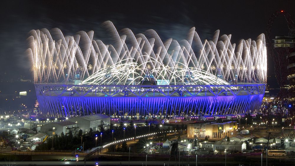 Culture Re-View: Danny Boyle’un inanılmaz 2012 Olimpiyatları açılış törenine bir bakış