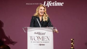 Adele, THR’nin Eğlencede Kadınlar galasında ödüllendirildikten sonra etkili kadınları övüyor