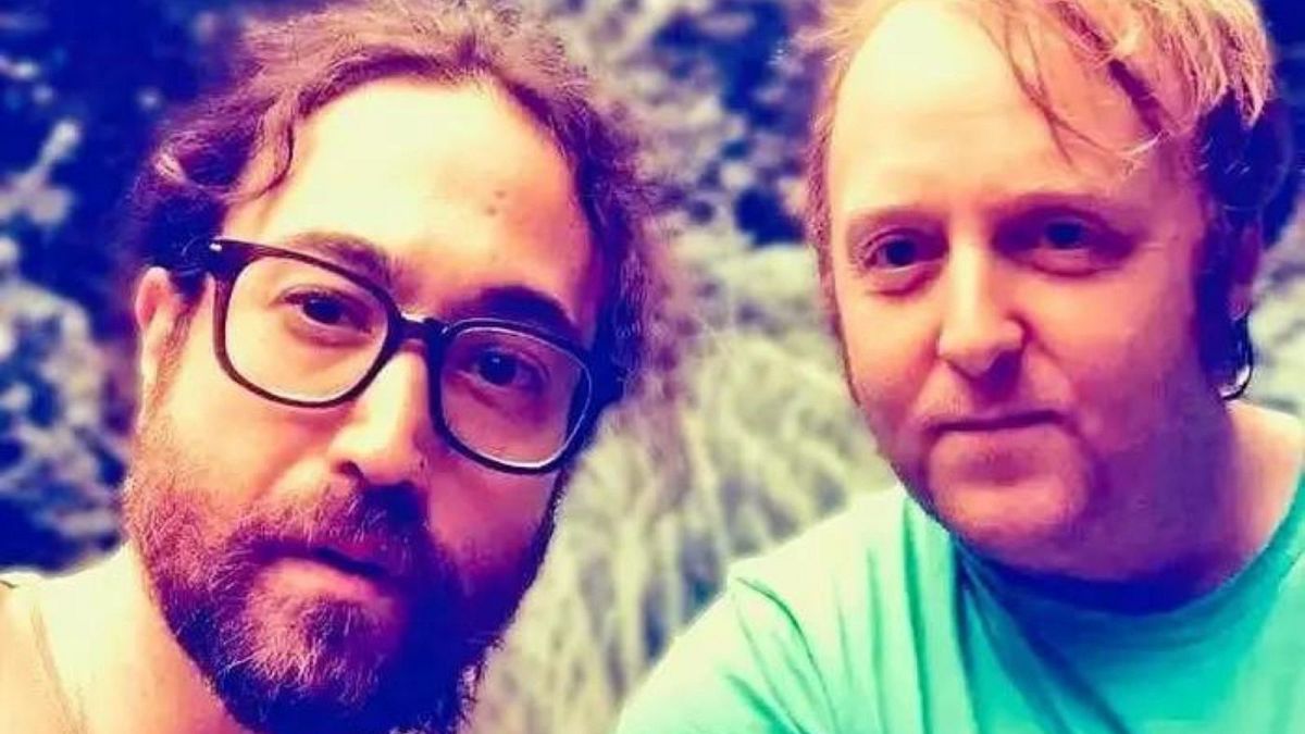 John Lennon ve Paul McCartney’in Ooğullari Yeni Şarki ‘Primrose Tepesi’ Için Bire Araya Geldi