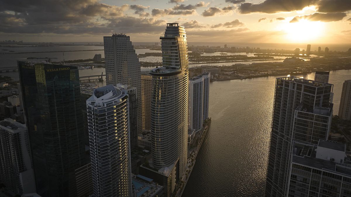 Lück Otomobil Üreticisi Aston Martin, Miami Şehir Merkezinde Konut Gökdelesi Açeykladı