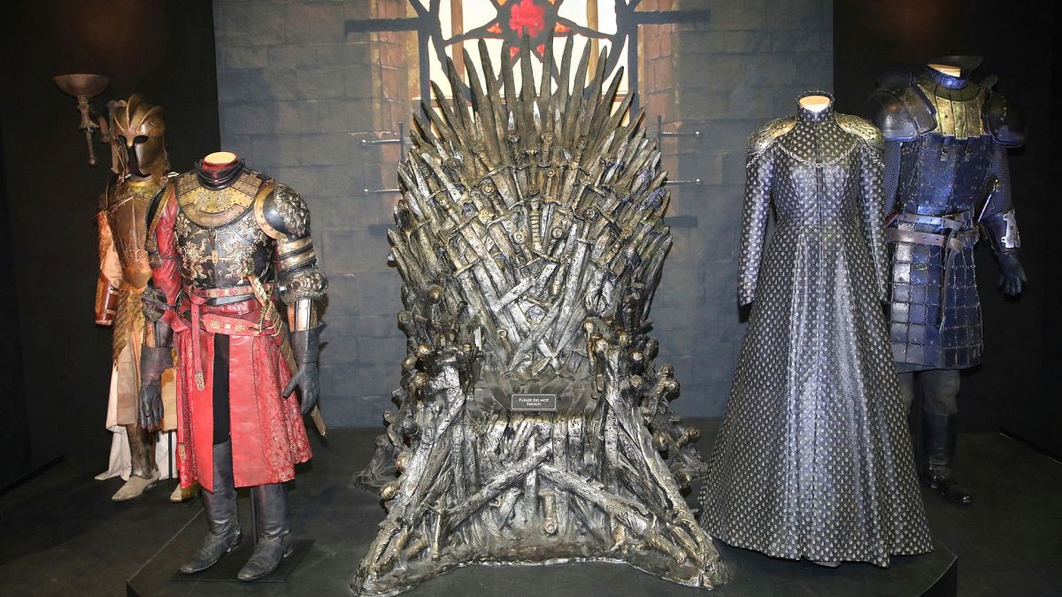 Demir Taht Teklif: Efsanevi ‘Game of Thrones’ Sahne ve Kostümler Satisa Çırizor