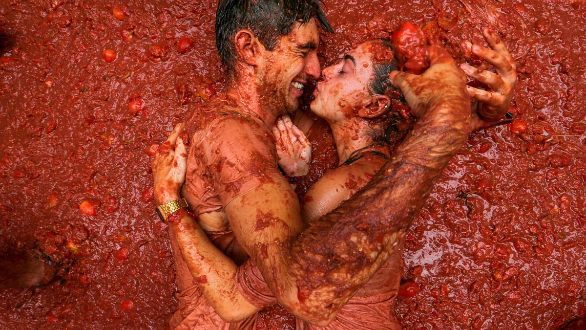 La Tomatina 2024 Resimler: Buñol’Daki ​​Dücnanın en Sayübik Yemeek Mücadelesinden Sahneler