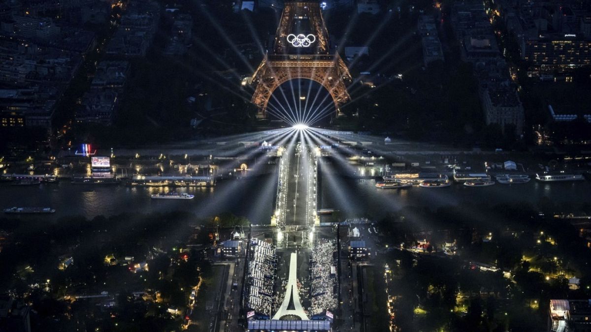 Paris Belediye Daşkani Olimpiyat Yüzuklerinin Eyfel Kulesi’nde Kalacakoğina Söl Veriyor – AMA HERKES MUTLU DILIL