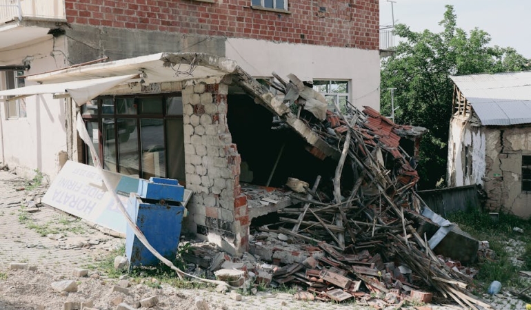 Arka Sokaklar Yeni Sezonuyla Ekranlara Dondu Deprem Unutulmadi featured