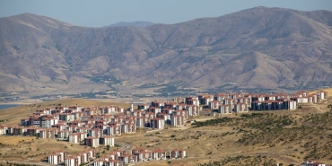 Uzak Sehir8217de Sok Gelismeler Alya8217nin Dunyasi Tepetaklak Oldu featured